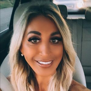 Meet your Posher, Nadia